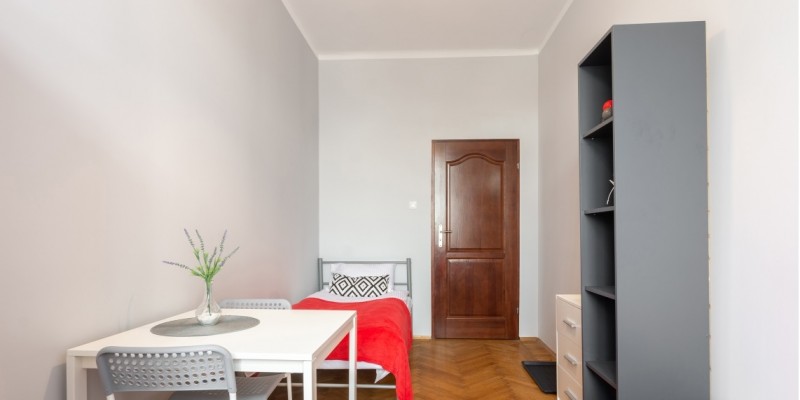 Bedroom with 2 single beds