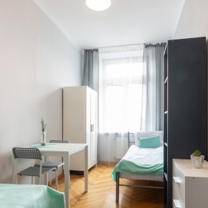 Bedroom with 2 single beds