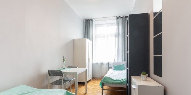 Bedroom with 2 single beds