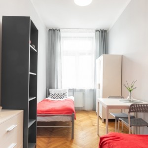 Bedroom with 2 single beds