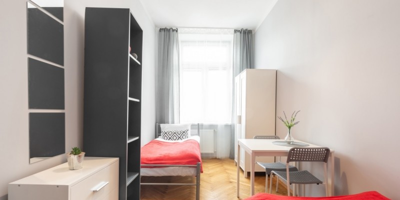 Bedroom with 2 single beds
