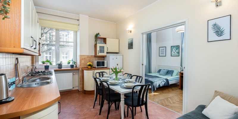 Kitchen +livingroom