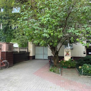 Entrance 1
