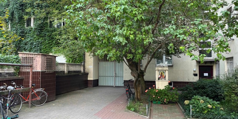 Entrance 1