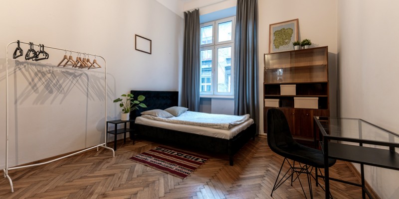 Courtyard view room