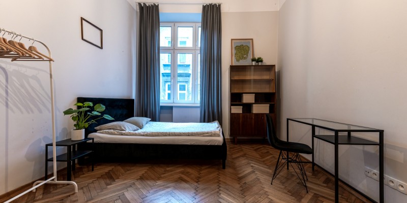 Courtyard view room