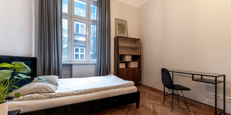 Courtyard view room